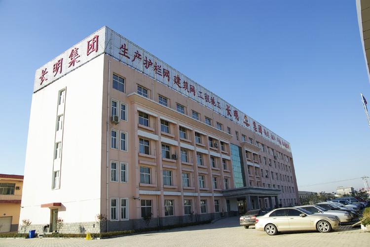 公司,經(jīng)過了7300多天的日夜奮進,20年的蓬勃發(fā)展,農(nóng)家院為車間,家族